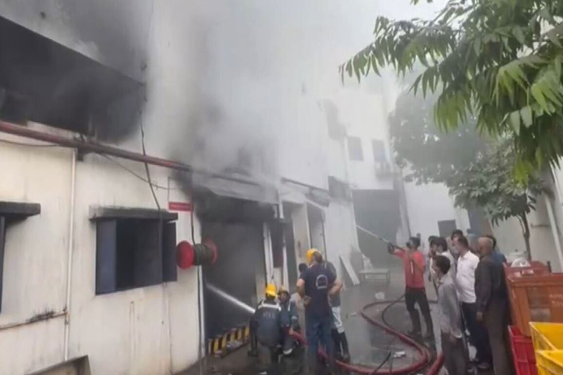 Gujarat: Blaze erupts at plastic pellet factory in Ahemdabad's Bapunagar