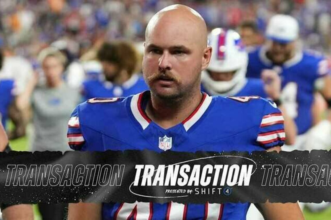 Raiders sign P Brad Robbins to the practice squad