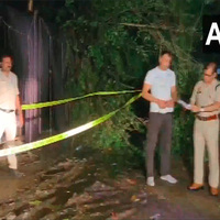 Delhi: Two wanted robbers injured in police encounter, stolen phone recovered