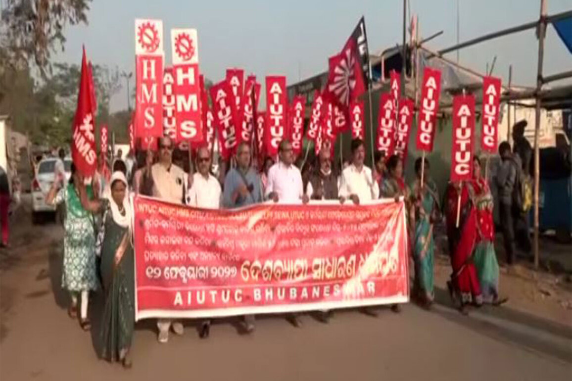 Trade Unions unite to protest against various Central govt policies across India