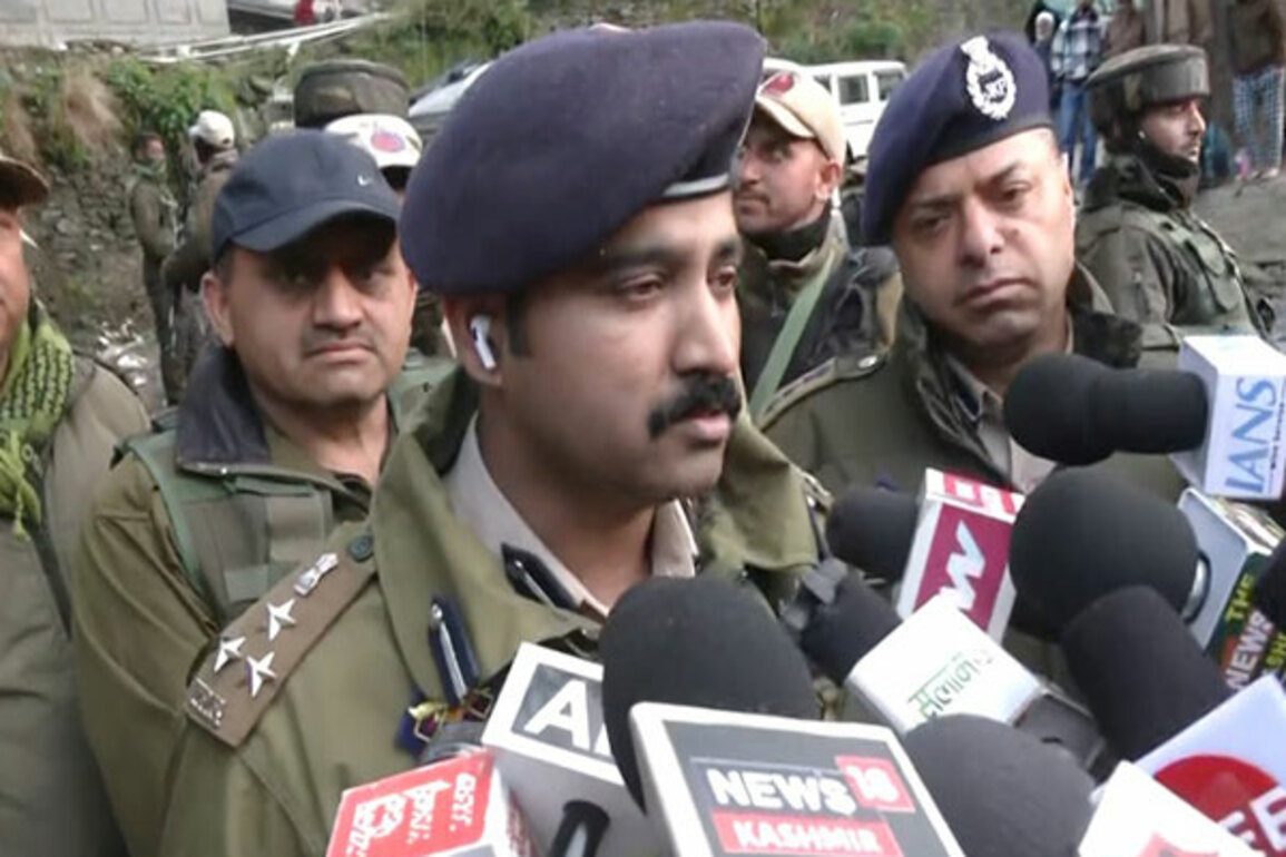 "Operation will continue until all the terrorists are eliminated": Kishtwar DIG on Operation Chhatru
