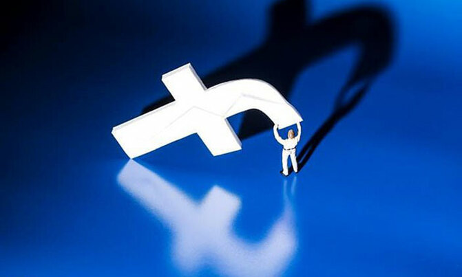 Facebook says services tripped up by server problem Facebook says services tripped up by server problem