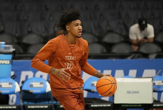 Former Texas F Dillon Mitchell commits to Cincinnati