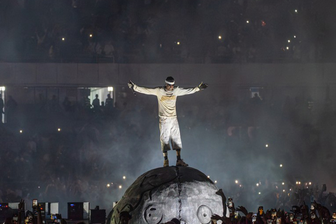 Travis Scott kickstarts India tour with power-packed gig in Delhi, fans scream their lungs out on 'FE!N'