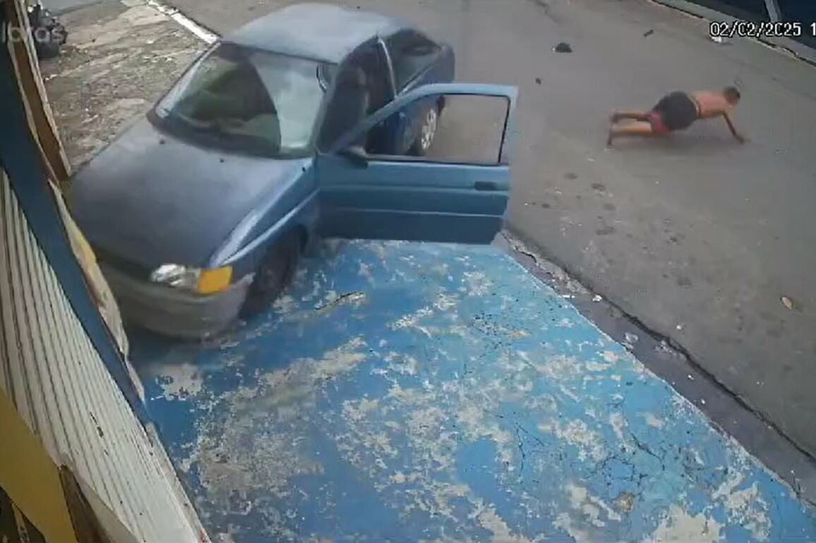 Drunk driver pulls idiotic stunt before crashing stolen car