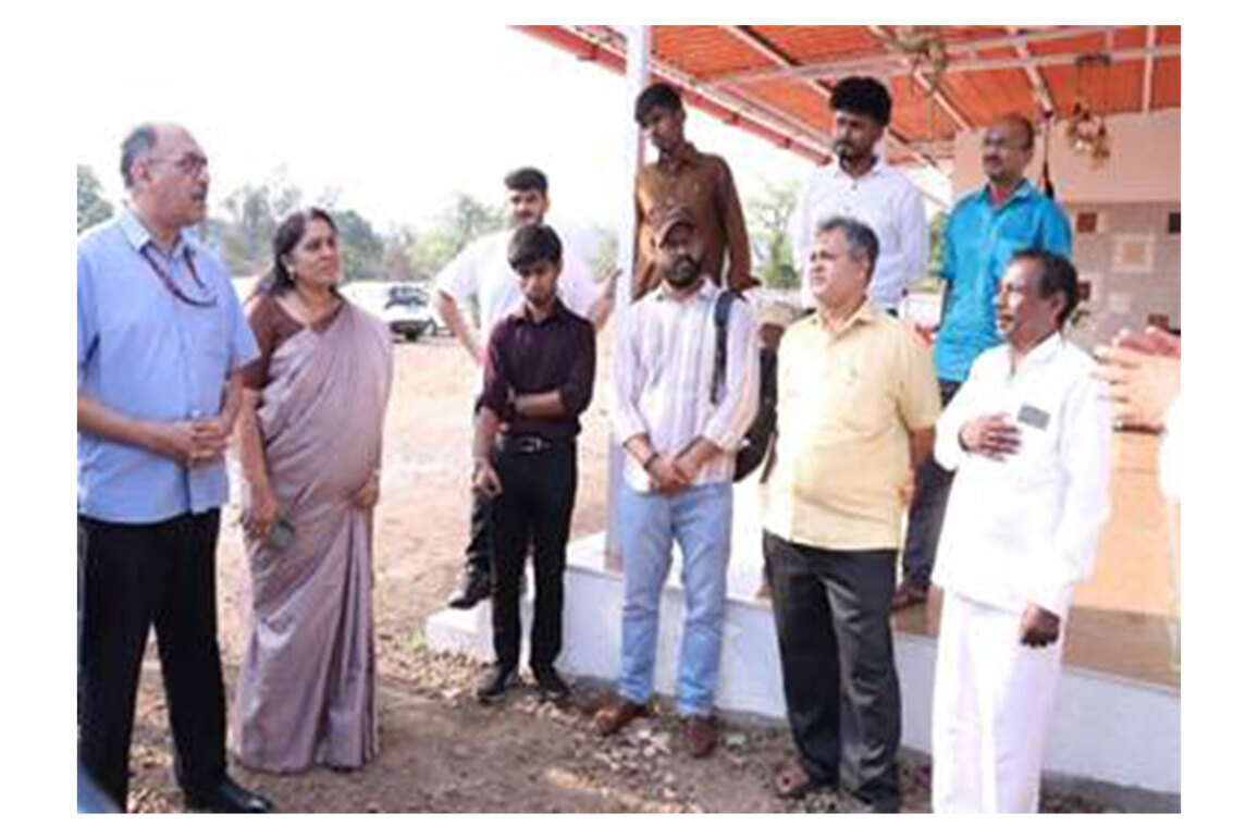 Fisheries Secretary Likhi visits India's first ornamental fish brood bank in Maharashtra