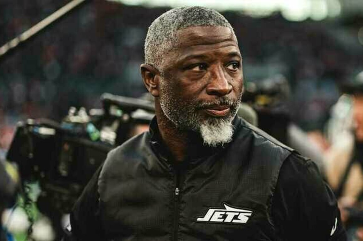 HC Aaron Glenn Focused on Laying a Foundation Following Week 6 Loss 