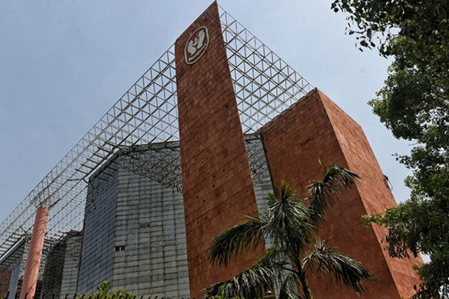 Grey market indicates LIC shares may list below its issue price