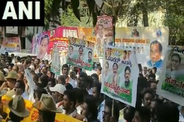 K'taka: Cong MLA Sudhakar's supporters protest outside CM Siddaramaiah's residence demanding ministerial post