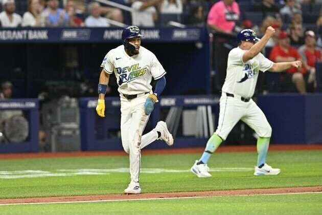 Rays' Chandler Simpson (mouth), Taylor Walls (hamstring) exit vs. Tigers