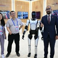 UAE highlights AI innovation with multi-tasking robot in China