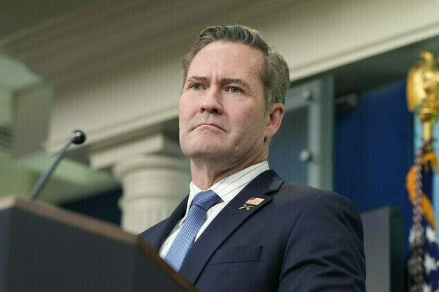 Vance asked Trump to fire Waltz  Politico