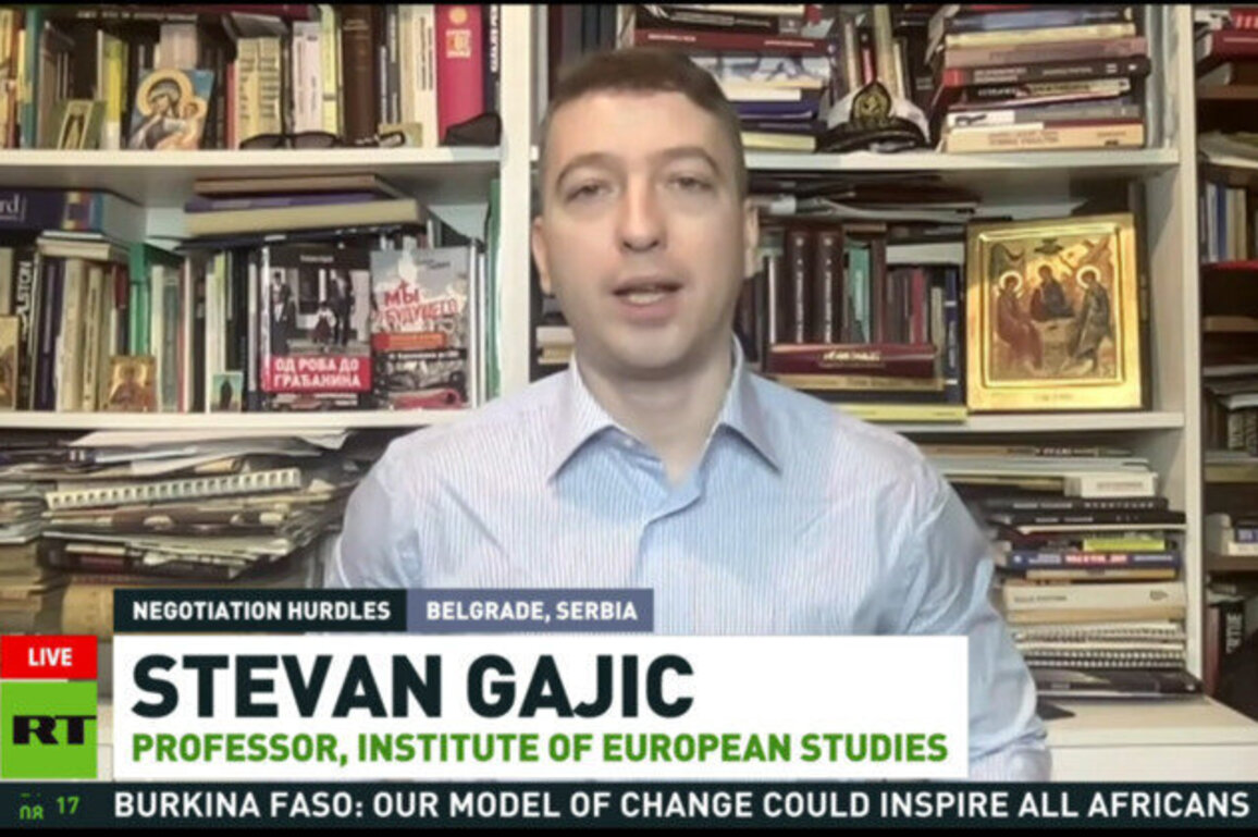 Kiev and its backers waiting out natural disaster Trump  expert 