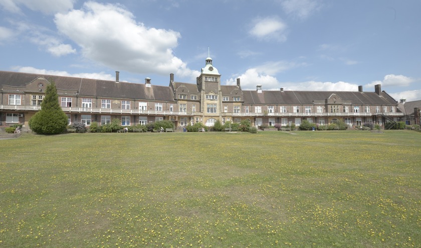 Mount Vernon Cancer Centre (c) East and North Hertfordshire Teaching NHS Trust