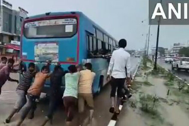Gujarat: Heavy rainfall brings chaos to Banaskantha, IMD issues red alert for several district