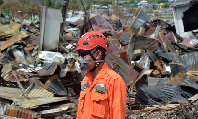 More bodies found as death toll from Indonesia quake nears 2000 More bodies found as death toll from Indonesia quake nears 2000