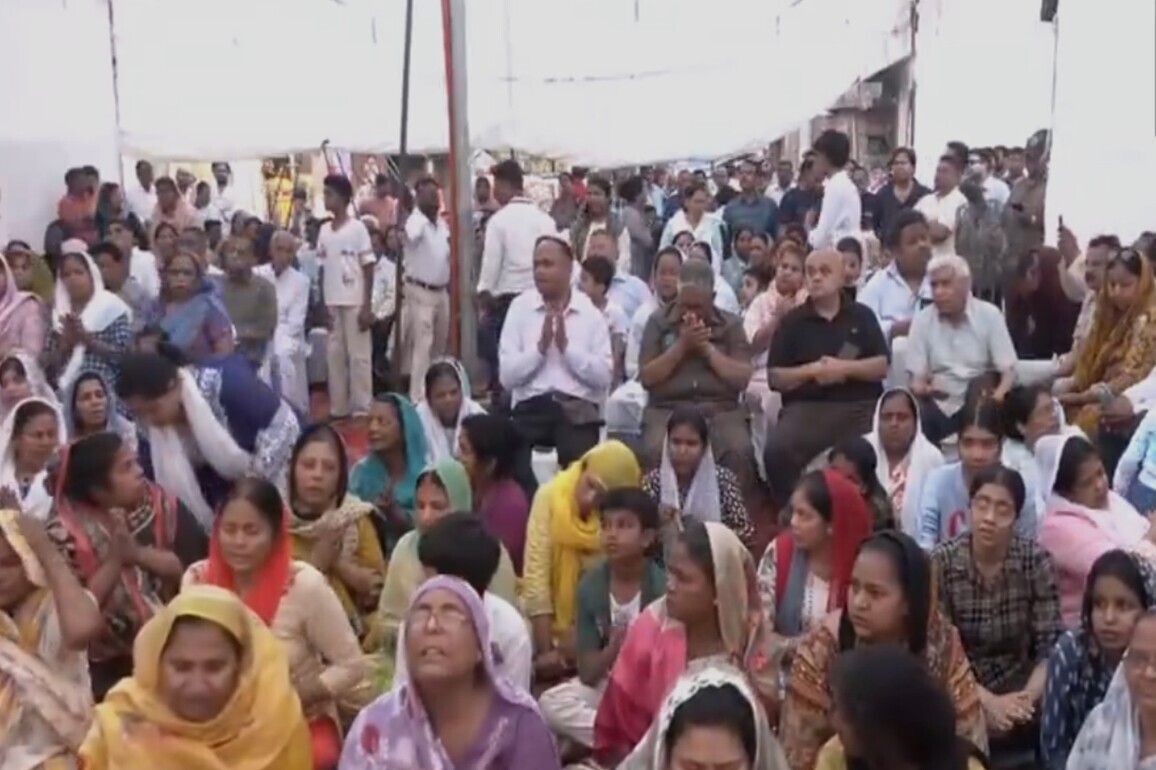 Jabalpur tragedy: Families gather for prayers and condolences
