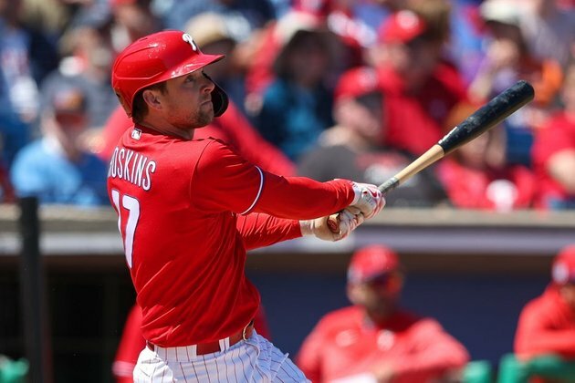 Phillies 1B Rhys Hoskins carted off, diagnosed with torn left ACL