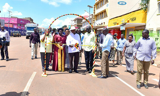 Museveni commissions Tororo municipal roads Museveni commissions Tororo municipal roads