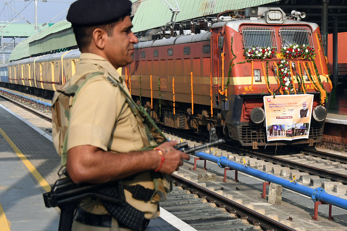 Indian Railways to run 1500 special trains for next 5 days to cater to rush during Chhath Puja