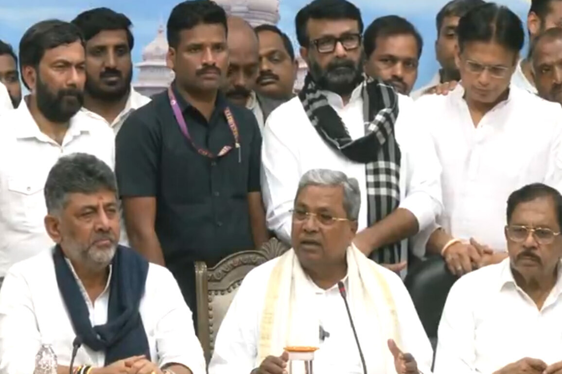 Siddaramaiah resigns as Karnataka CM "voluntarily"; BJP says "nothing but failure of Congress Party"