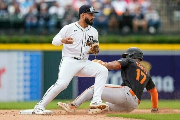Four-run fifth inning fuels Tigers to sweep of Giants