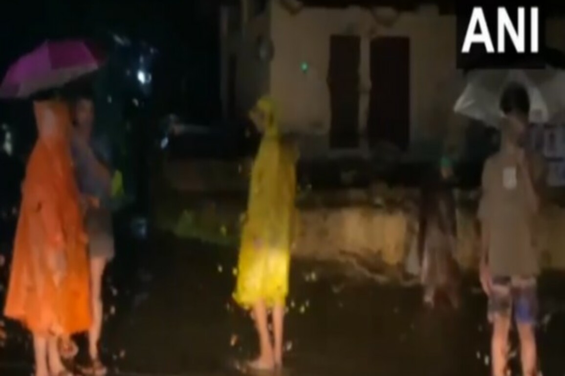 Kerala: Heavy rainfall triggers waterlogging in Kuttiady, IMD issues alerts