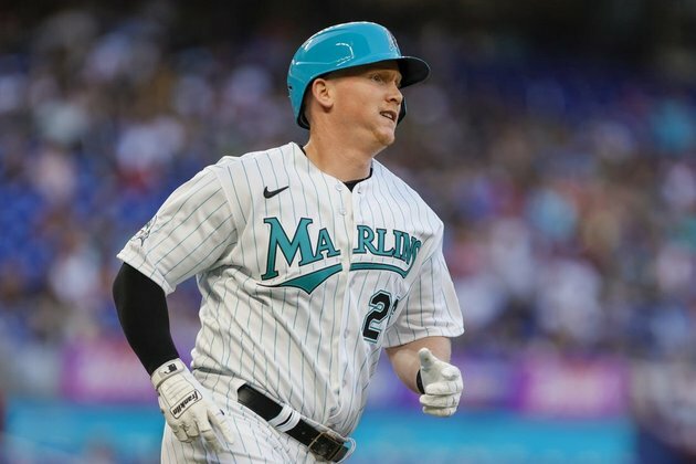 MLB roundup: Marlins manager Skip Schumaker gets first win