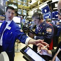 Volatile day on Wall Street, major indices finish little changed