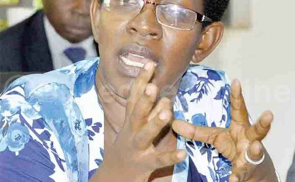 Dr. Diana Atwine, omuwandiisi w’enkalakkalira mu minisitule y’ebyobulamu. Dr. Diana Atwine, omuwandiisi w’enkalakkalira mu minisitule y’ebyobulamu.