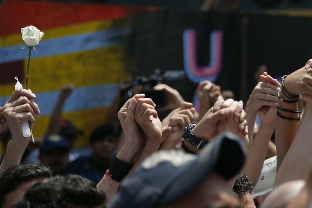 Mexico Commemorates Victims of Deadly Quakes