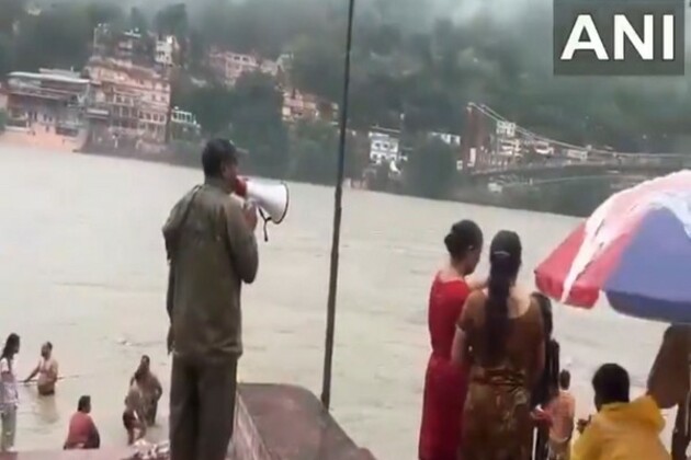 Uttarakhand: Ganga swells in Rishikesh; SDRF, police issue safety alerts