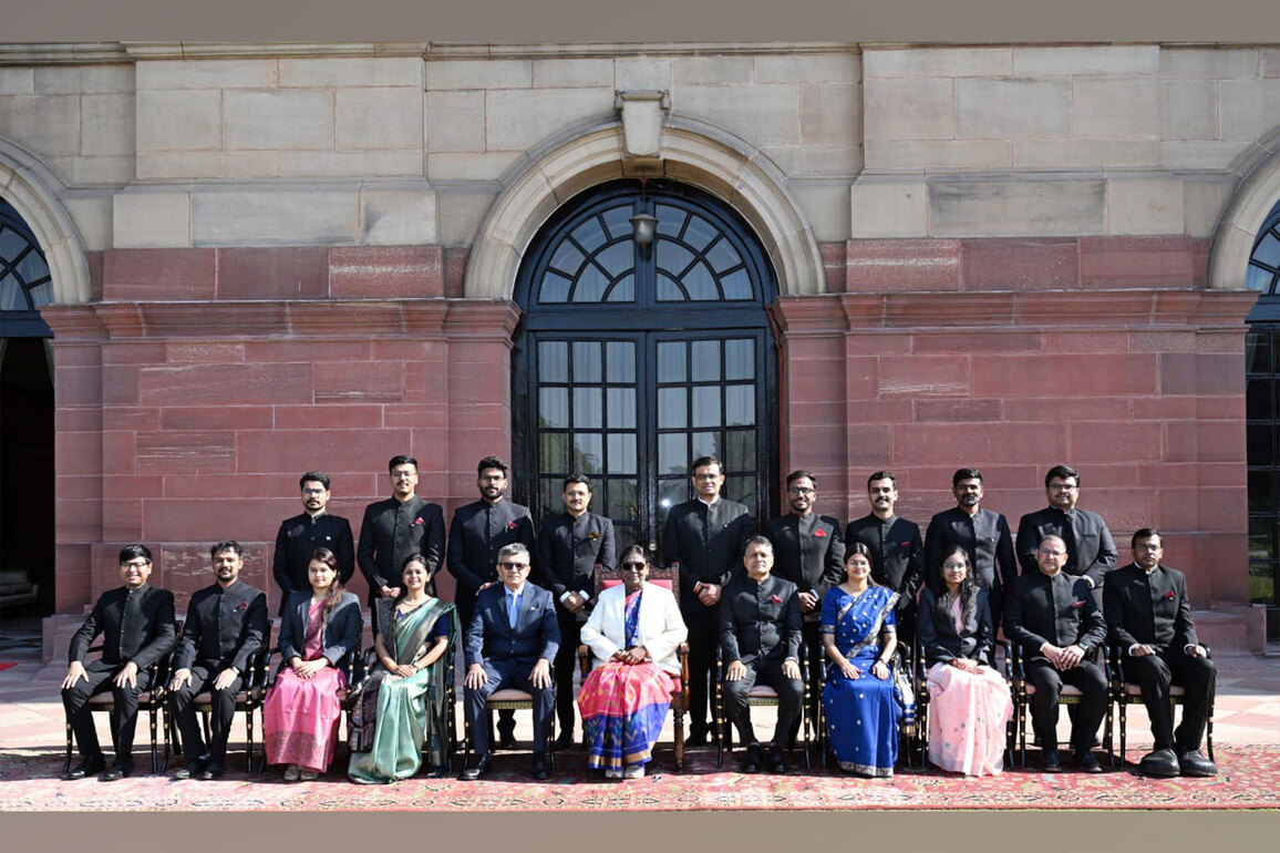 Indian Defence Accounts Service Probationers call on President Droupadi Murmu at Rashtrapati Bhavan