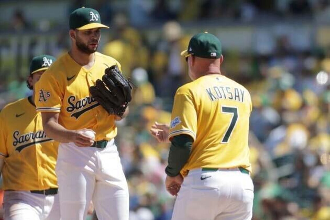 A's manager Mark Kotsay wants better effort against Astros