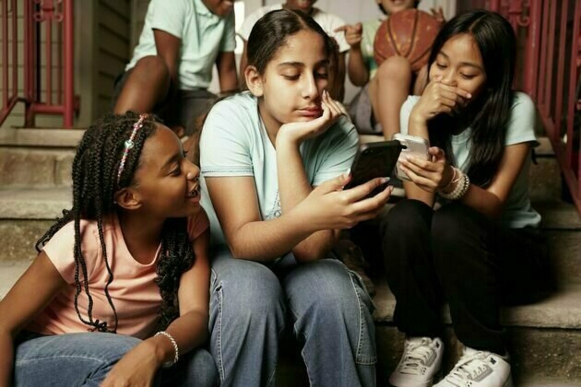 Quebec's school cellphone ban won't solve the challenges of family tech use