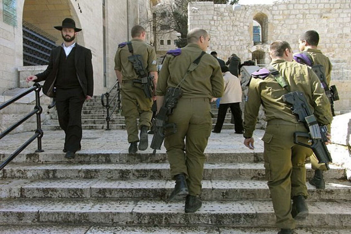 Thousands say they prefer jail over army in Jerusalem draft protest
