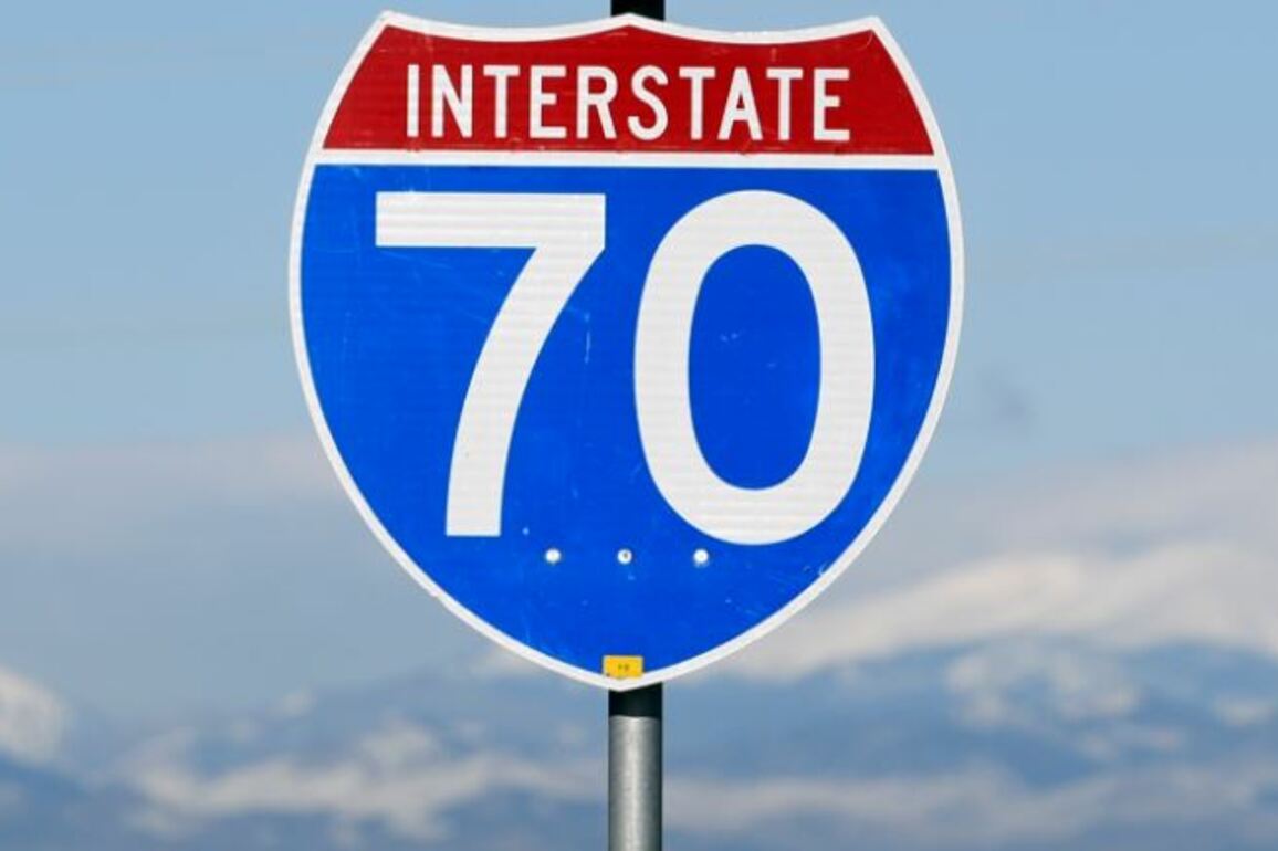 Semitruck crash on WB I-70 in Aurora causes traffic delays Monday