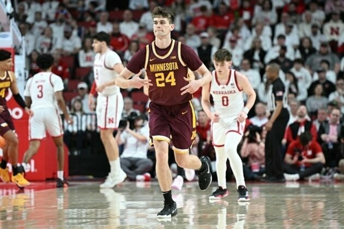 Brennan Rigsby's late 3-pointer gets Minnesota past Nebraska