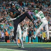 Dolphins aim to keep momentum going vs. slumping Panthers despite loss of Tyreek Hill