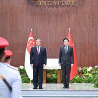 Chinese premier pledges joint efforts with Singapore for more just, equitable world order