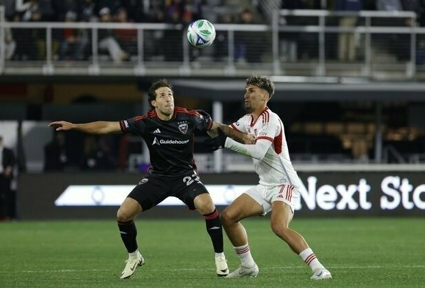 Toronto FC tie up D.C. United on penalty kick