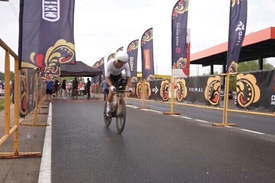 Thousands join Russias summer-long cycling event 