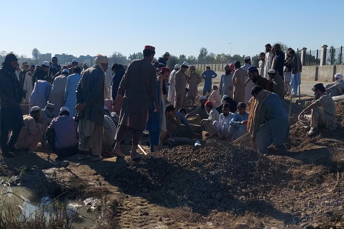 13 soldiers killed in suicide attack in Pakistan's Khyber Pakhtunkhwa province