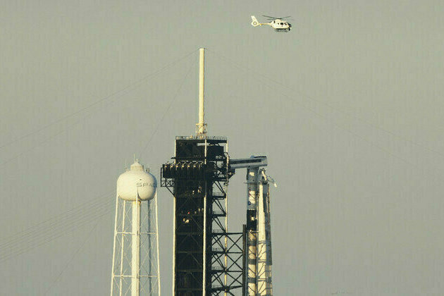 SpaceX scrubs flight to rescue stranded astronauts