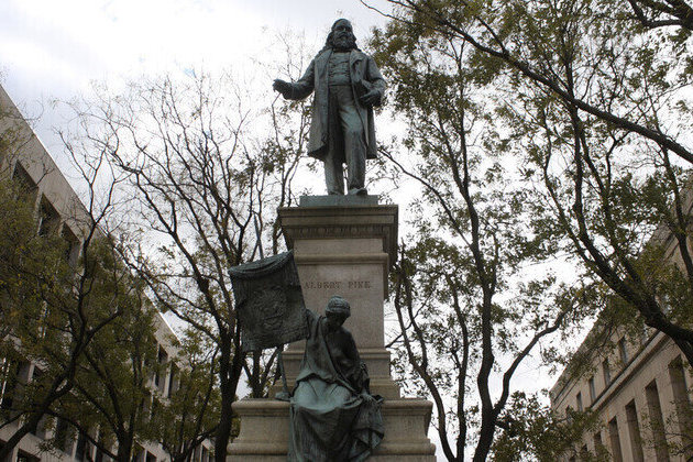 US govt re-erects monument to ex-Confederate in Washington