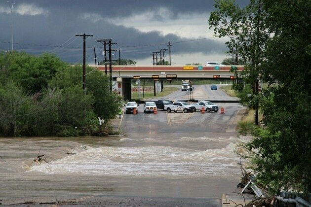 At least 10 dead, several people missing after heavy rains flood in Texas