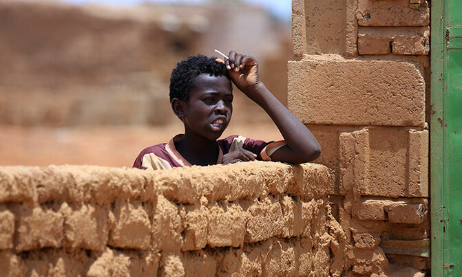 Sudan hands out cash to ease economic crunch Sudan hands out cash to ease economic crunch