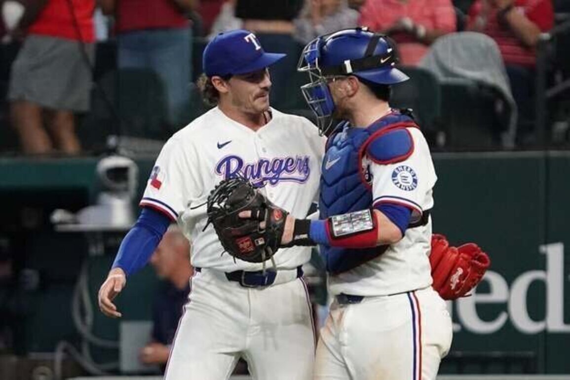 Rangers ride 3-run inning to shutout win over Mariners