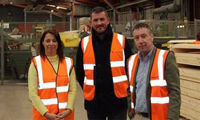 Snows Timber warns against 'no-deal' Brexit in talks with local MP Gloria De Piero