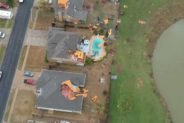 Tornadoes, heavy rains rip across central, southern US